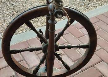 Zabytkowy kołowrotek do przędzenia wełny