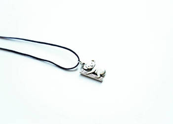 Letni wisiorek wisienki kolor srebrny 2,2 x 1,6 cm metalowy