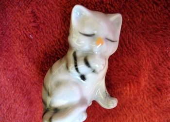 Kot - szary mały kotek - porcelana - 4 x 3 x 2,5 cm