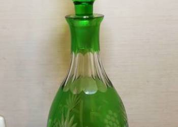 Karafka na wino , wodę . Butelka szklana , kryształ zielony PRL