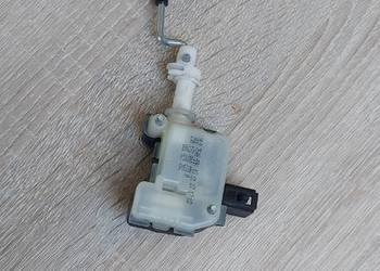 Zamek siłownik klapki paliwa VW TOURAN  1T0810773