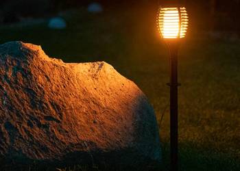 Lampka Solarna Imitująca Płomień