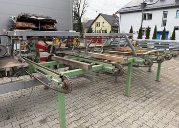 Podajnik do strugarki czterostronnej z napędem hydraulicznym