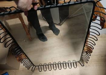 lustro z serii IKEA Mandal zaprojektowane przez Francisa Cayouette'a. 