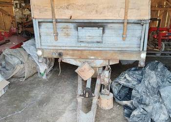 Zarezerwowane rozrzutnik obornika jednoosiowy