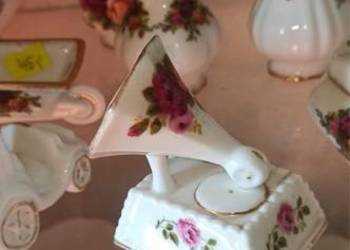 Patefon. Old Country Roses Royal Albert Anglia