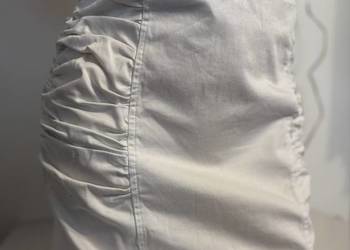 Biała spódnica ołówkowa