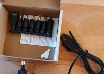 uniwersalny zasilacz  z wymiennymi końcówkami