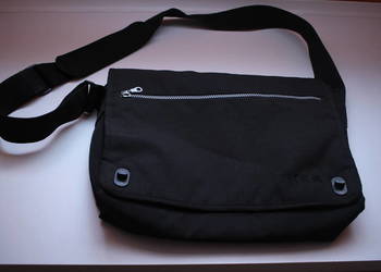 Czarna torba na ramię IKEA laptop pokrowiec