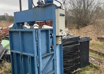 Belownica prasa do folii kartonu makulatury odpadów śmieci papieru peta