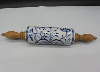ANTYCZNY WAŁEK PORCELANOWY – WZÓR CEBULOWY