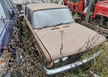 Duży Fiat 125p pali sprawne hamulce