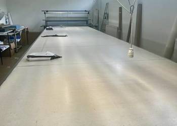 Stół krojczy, stół na krojownię z lagowarką modułowy 9m x 1,85m