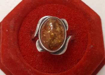 Pierścionek z bursztynem