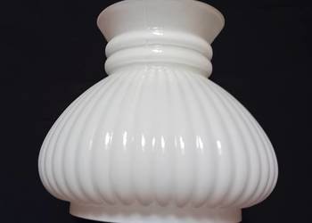 Kenelowany klosz lampy typu Aladyn, szkło warstwowe. Śr. montażowa 10 cm.