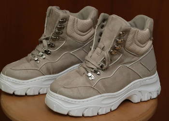 Damskie buty (trzewiki - trapery) firmy SINSAY rozm. 39