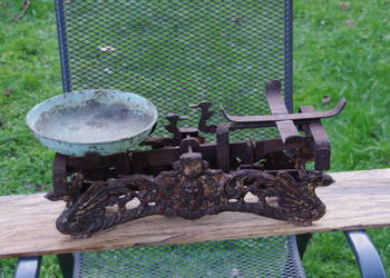 Stara waga żeliwna. Stara waga żeliwna.