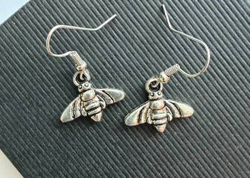 Kolczyki z metalu pszczółki