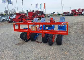 Sadzarka do warzyw Ferrari FMAX  na równoległoboku