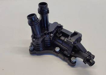 VW TIGUAN II OBUDOWA TERMOSTATU 05L121111Q