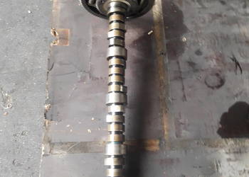 Wałek rozrządu Mercedes V8 OM402LA 4220511101