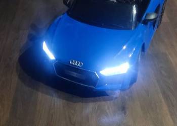 Samochód Audi R8 spyder
