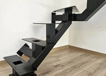 Stelaż schody pólkowe metalowe cena za 1 stopień
