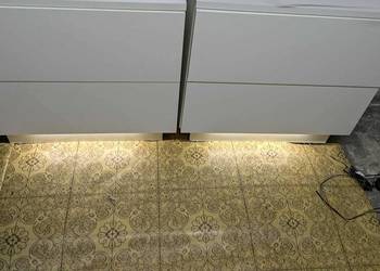 Dwie szafki nocne z podświetleniem