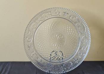 Patera-taca z bezbarwnego szkła. Okres PRL-u.