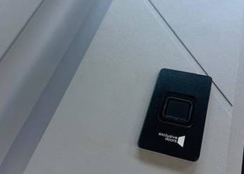 Czytniki linii papilarnych do drzwi, skaner twarzy, klawiatura numeryczna –