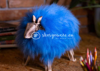 Krzesło, baranek dekoracyjny niebieski