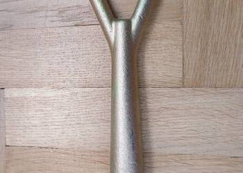 Sprzedam ucho do holowania – NISSAN.