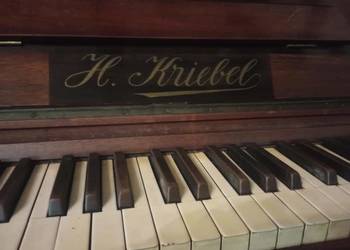 Pianino H Kriebel.