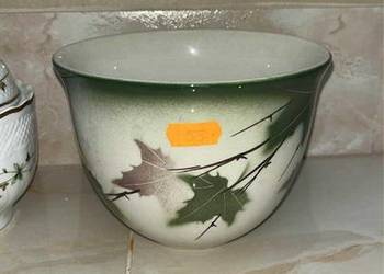 Doniczka - osłonka. Zielone listki