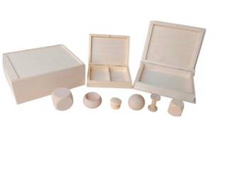 Drewniane pudełka, skrzynki i akcesoria – kostki, kulki, podstawki pod skle