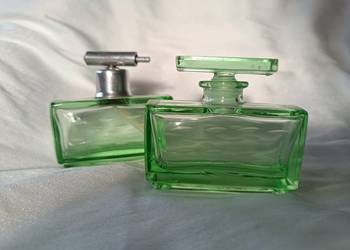 Komplet toaletowy. 2 perfumerii z zielonego szkła