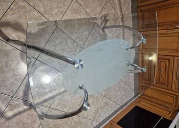 Stół szklany z czterema krzeslami