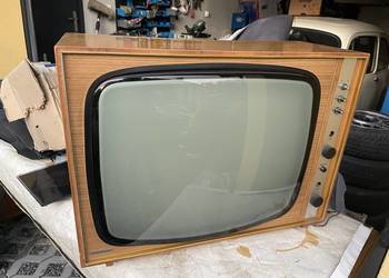 Piękny stary telewizor