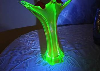 Czerwony uranowy wazon Murano