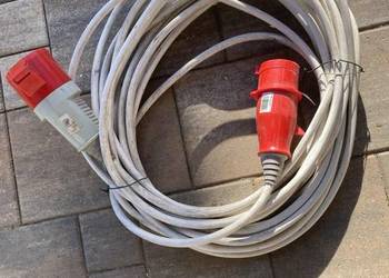 Przedłuzacz siłowy z wtyczką i gniazdem