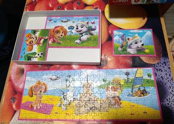 Puzzle przedstawia sceny z bajki "Psi Patrol