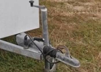 Pozostałości po przyczepie kempingowej