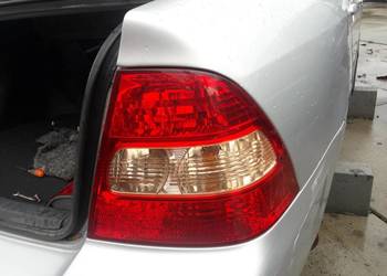 Lampa prawa, lewa tył corolla E12 2004 sedan. Oryginalne