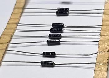 Dioda pojemnościowa BA112