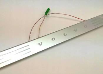 VOLVO XC60 II prawa nakladka progowa wewn podswiet 31479062