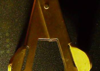 Szczęki do wyciągania zszywek z dokumentów. Używane ale w dobrym stanie.