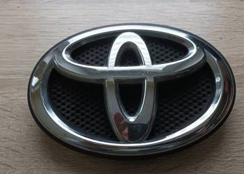 Emblemat grill Toyota Avensis
