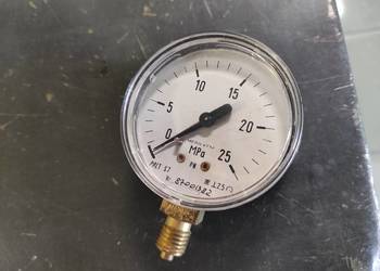 Manometr ciśnieniowy MERA KFM PRLT S7 25 MPa z zapasów wojskowych
