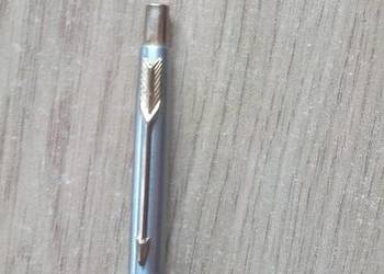 Bardzo elegancki długopis z napisem Made IN USA.