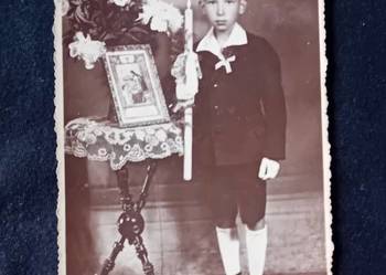 Zdjęcie chłopca z I Komunii, Łódź, lata 1940-44. Sygnowane. Zdjęcie chłopca z I Komunii, Łódź, lata 1940-44. Sygnowane.